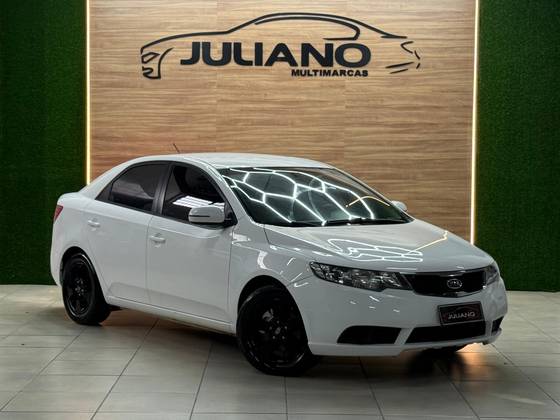 KIA CERATO 1.6 SEDAN 16V GASOLINA 4P MANUAL